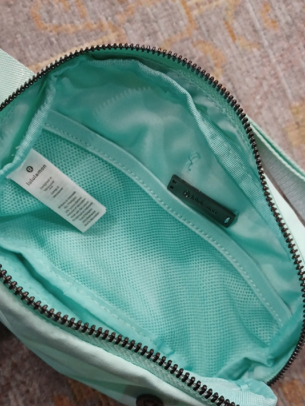 Lululemon Everywhere Belt Bag - Picture 4 of 7